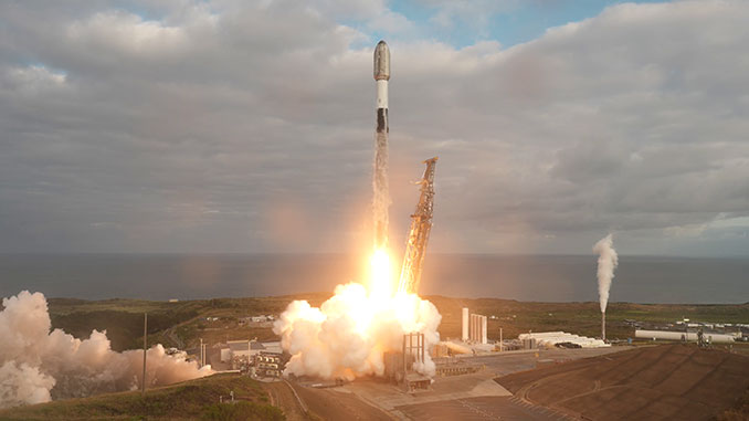 Falcon 9 rocket lifts off from Vandenberg carrying 25 Starlink satellites (SpaceX image)