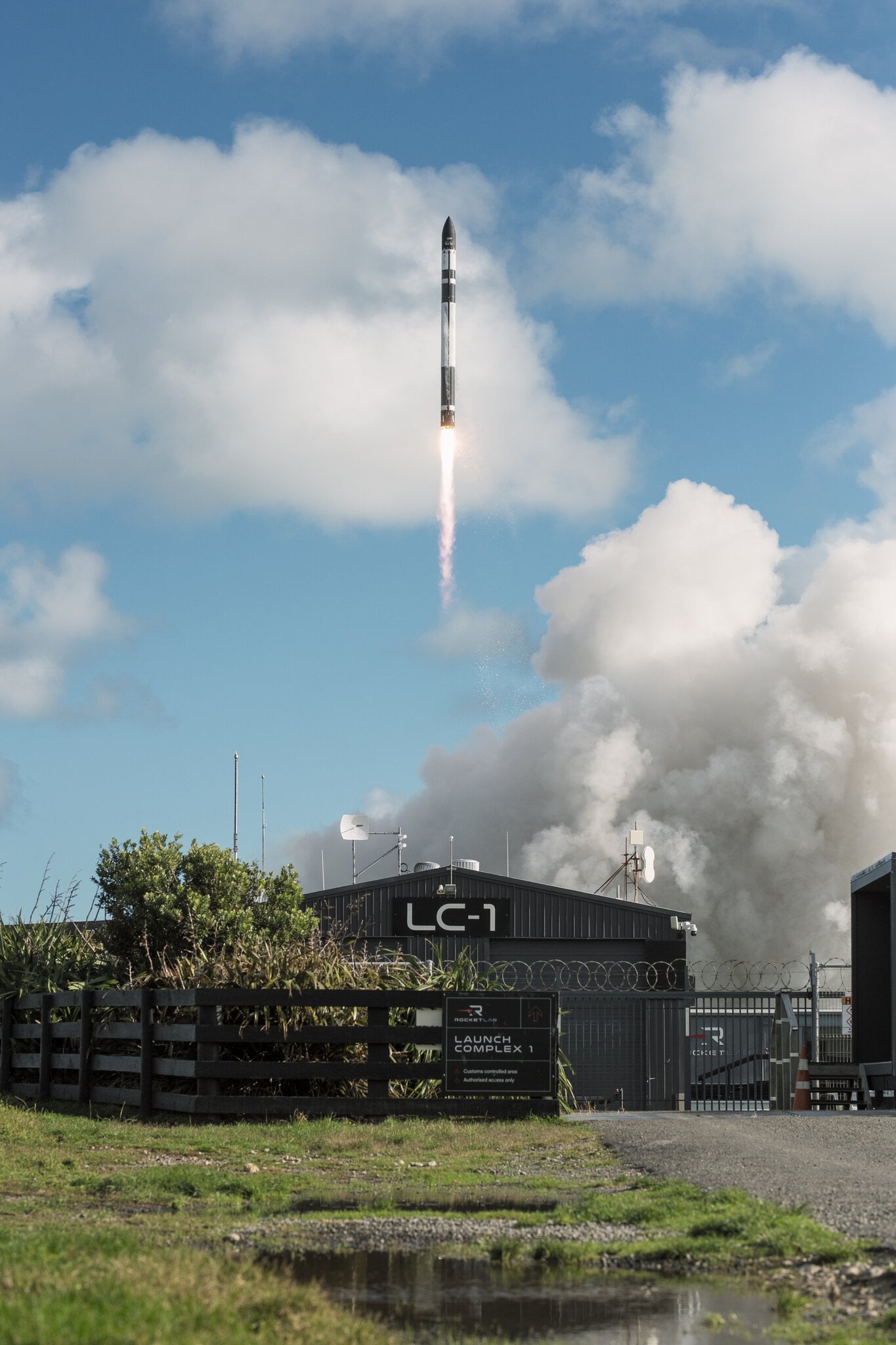Rocket Lab Electron火箭发射升空