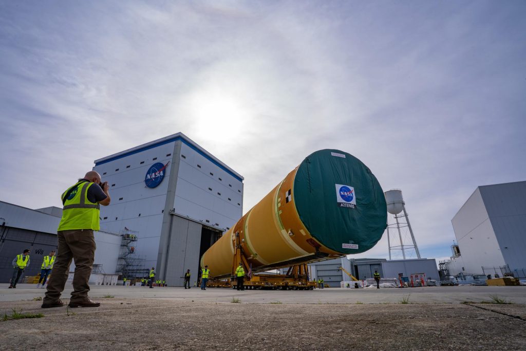 SLS火箭核心级运抵肯尼迪航天中心（NASA/KSC 图像）