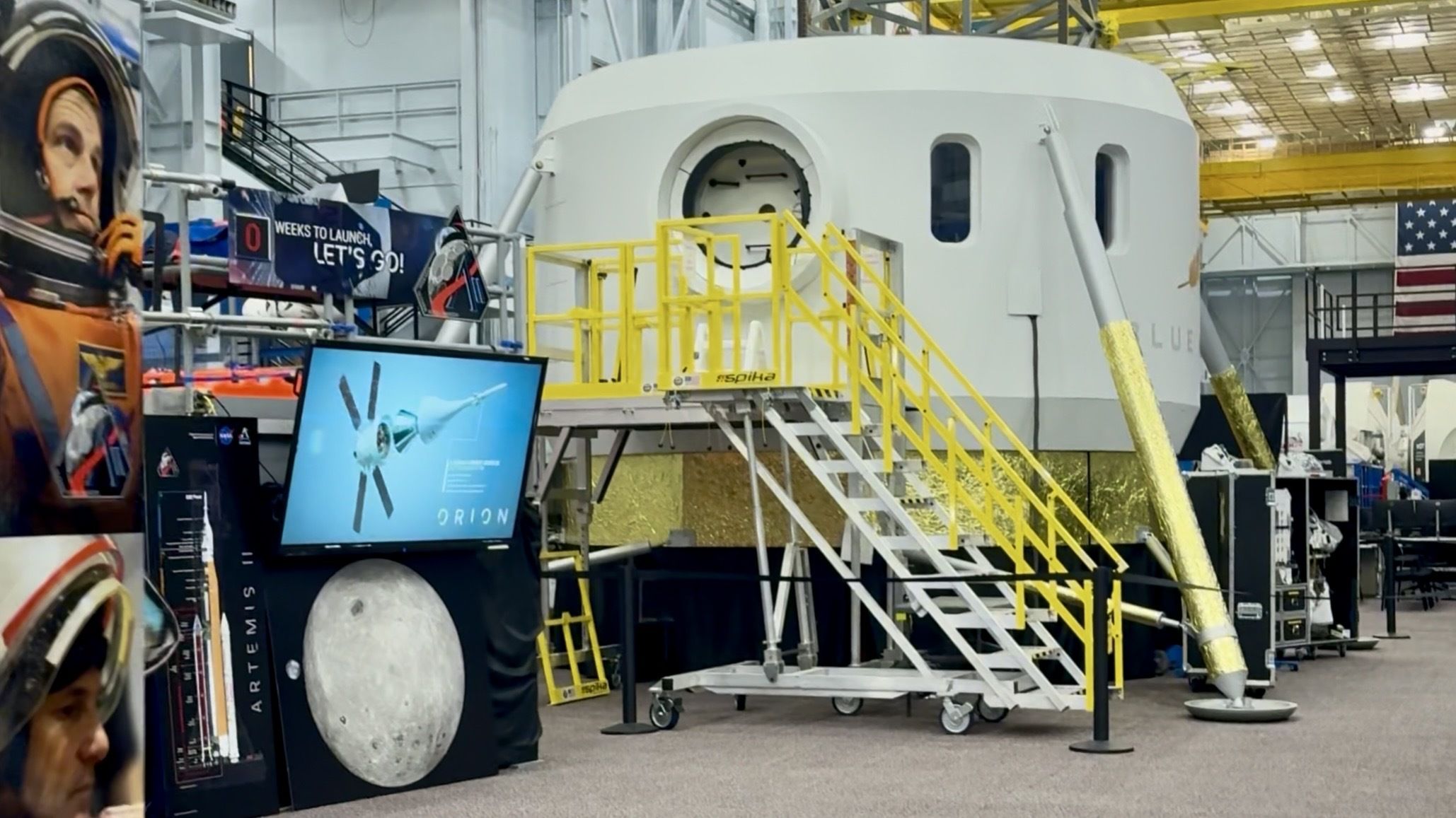 Blue Origin's Blue Moon Lander Mockup Assembled at NASA JSC for Artemis Training