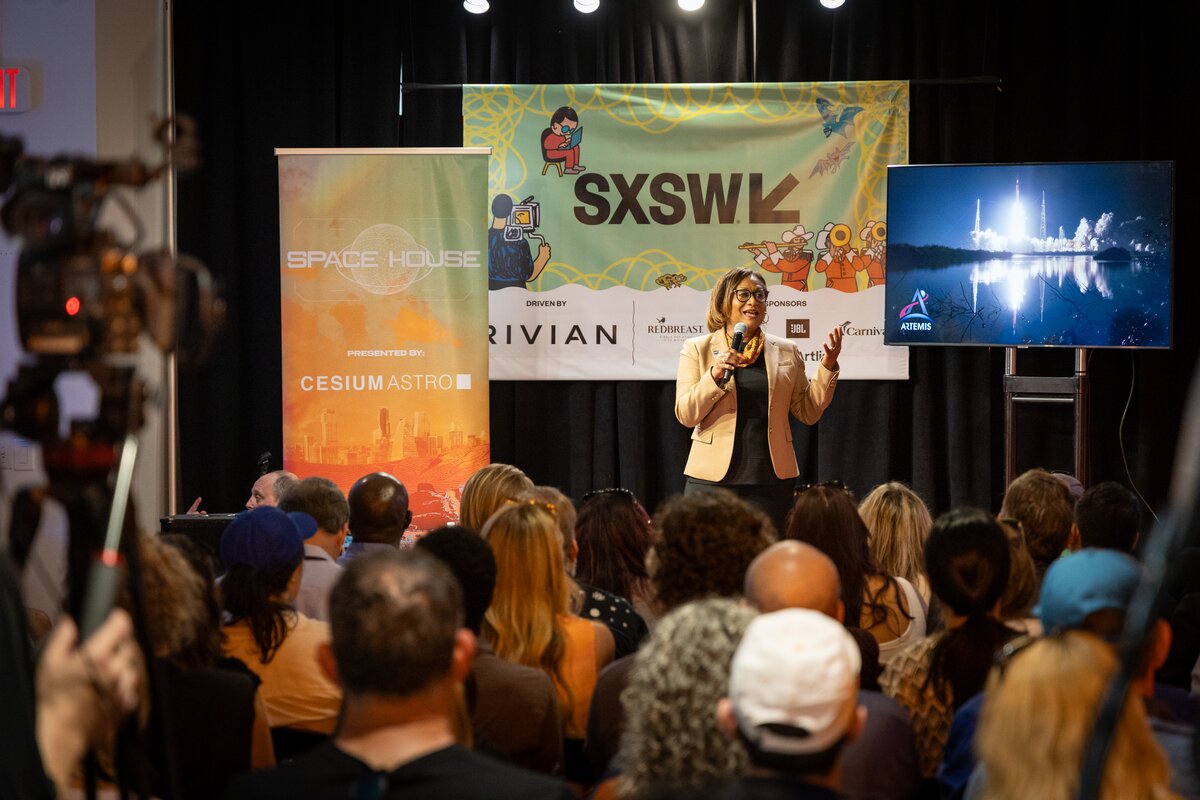 NASA 约翰逊中心主任在 SXSW 阐述 Artemis 如何改变一切