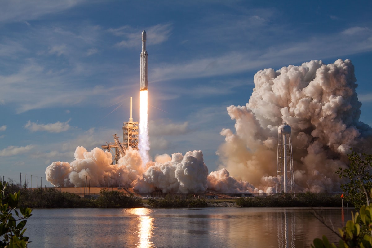 SpaceX 拟推史上最大 IPO，估值达 1.75 万亿美元