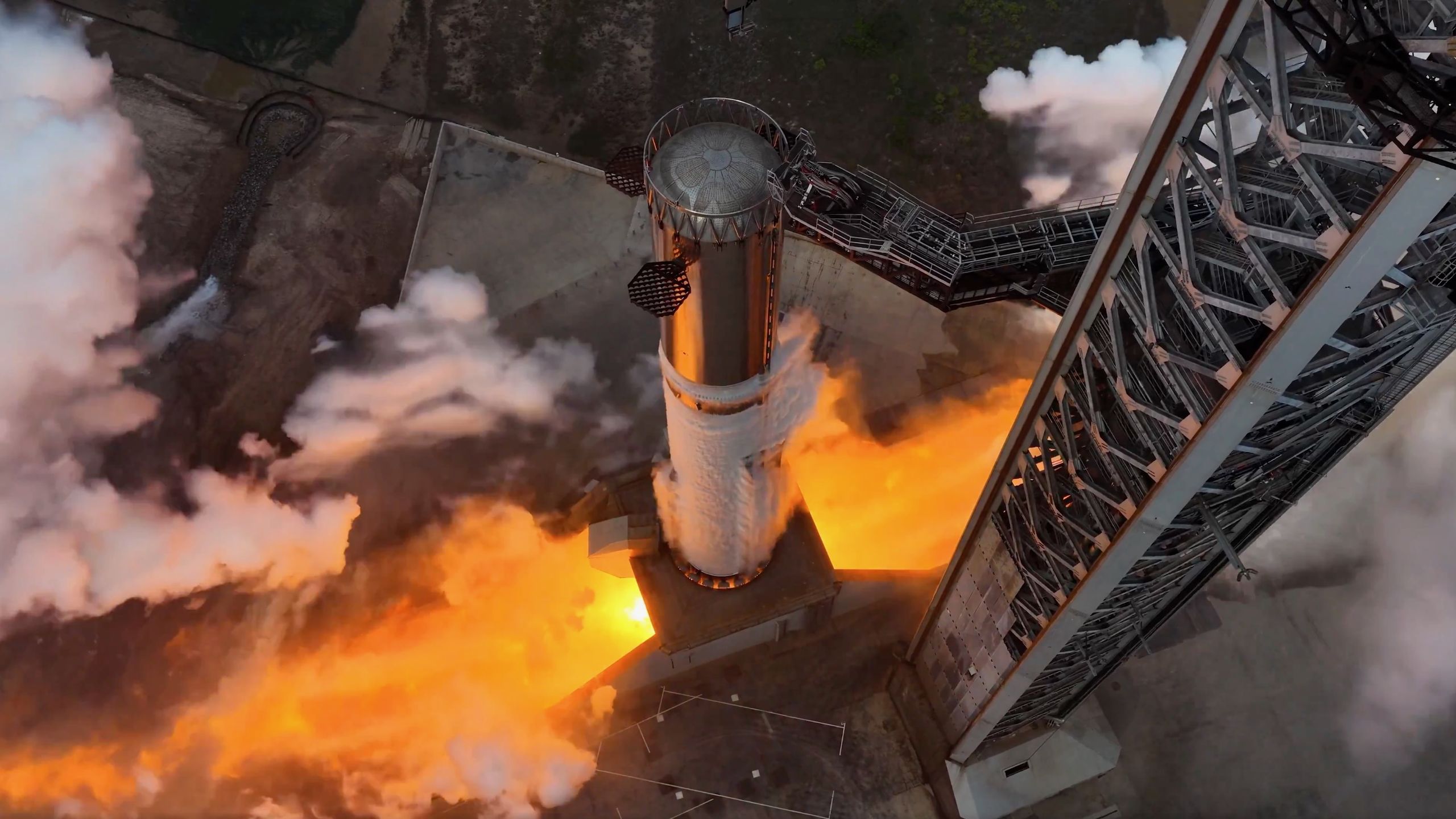 SpaceX完成星舰V3超级重型助推器33机全时全推力静态点火测试