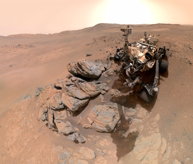 NASA毅力号火星车在火星西部前沿拍摄自拍全景图