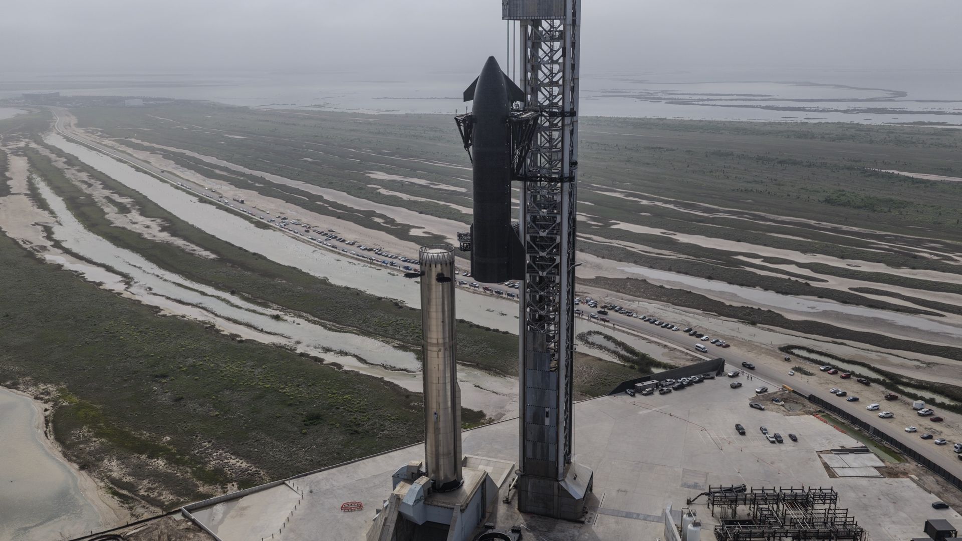 SpaceX完成星舰V3箭体总装 首次燃料加注测试通过 静待首飞