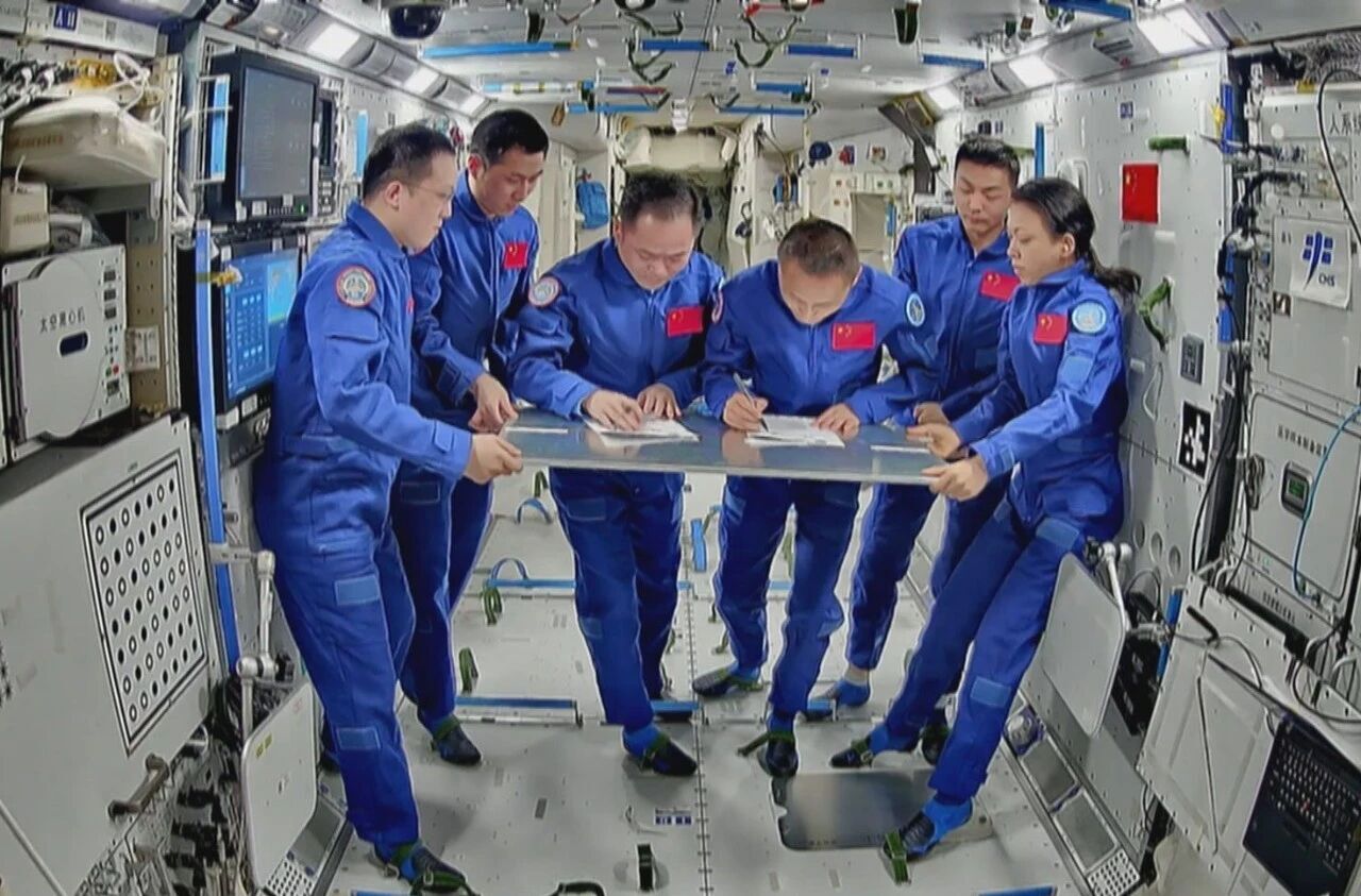 神舟二十一号与神舟二十三号乘组完成在轨交接，天宫空间站迎来新主人
