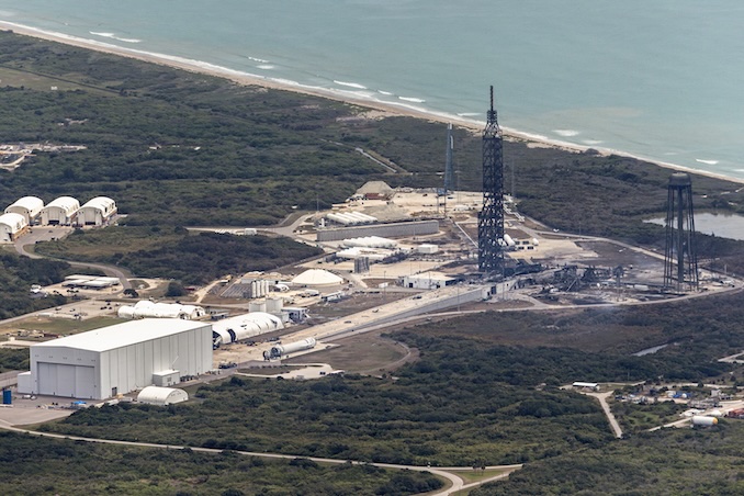 Blue Origin 放话年底前复飞新格伦：LC-36 推进剂储罐完好，拖车-竖立器遭弃用改走垂直装配