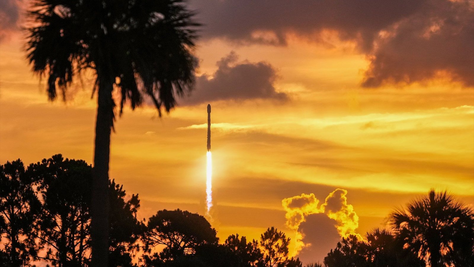 Starlink 10-43 在卡角 24 小时窗口外完成补飞：SpaceX 累计第 619 次一级回收