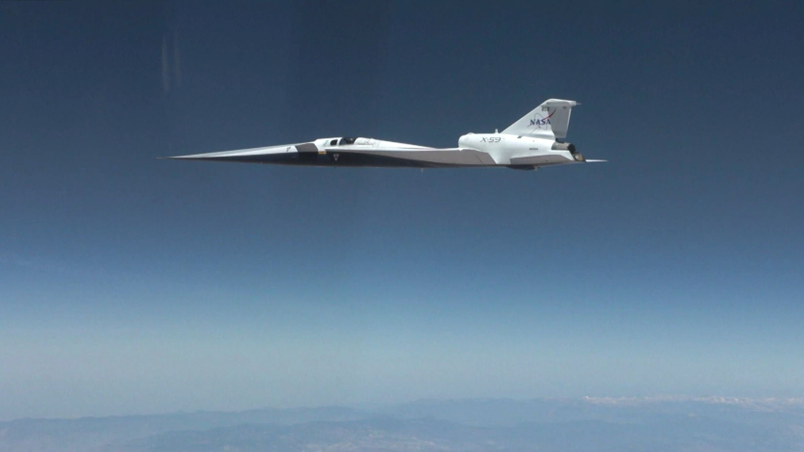 NASA X-59 静音超音速验证机首次突破音障：Mach 1.1、713 mph、43,400 英尺
